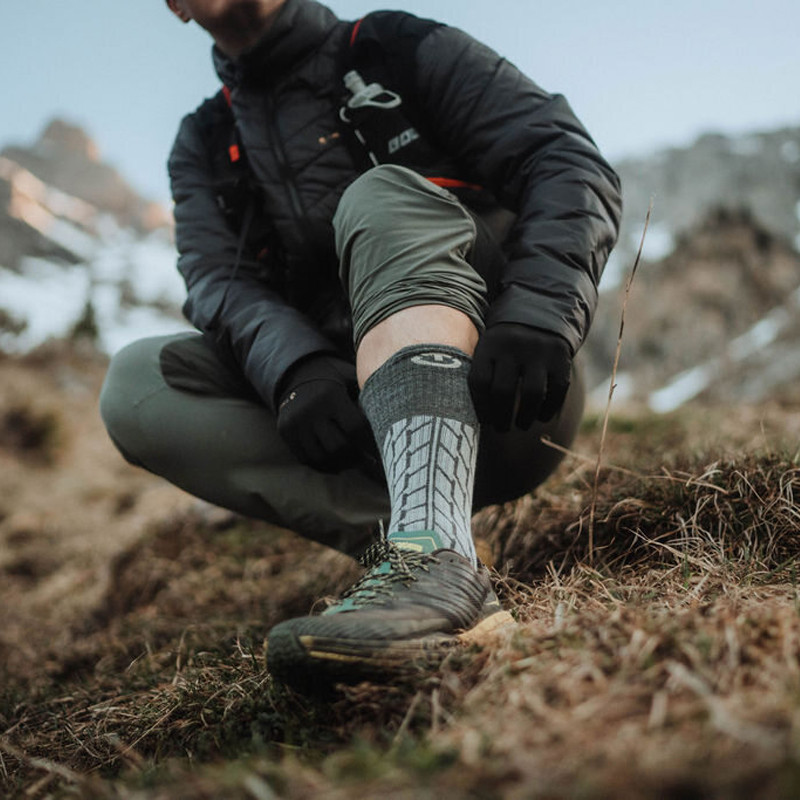 Warm, high hiking socks that are anti-odour and anti-moisture.